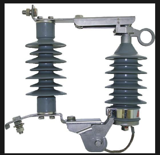 Pole top bracket with insulator