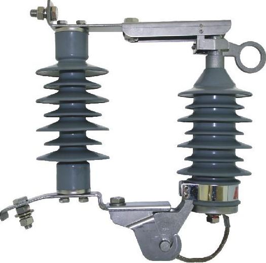 Pole top bracket with insulator